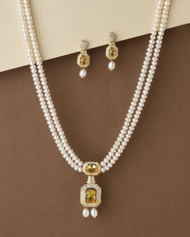 Women dainty necklaces -Trendy Pearl Necklace Set