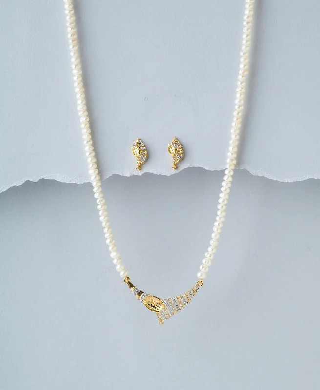 Women chunky necklaces -Trendy Pearl Necklace Set