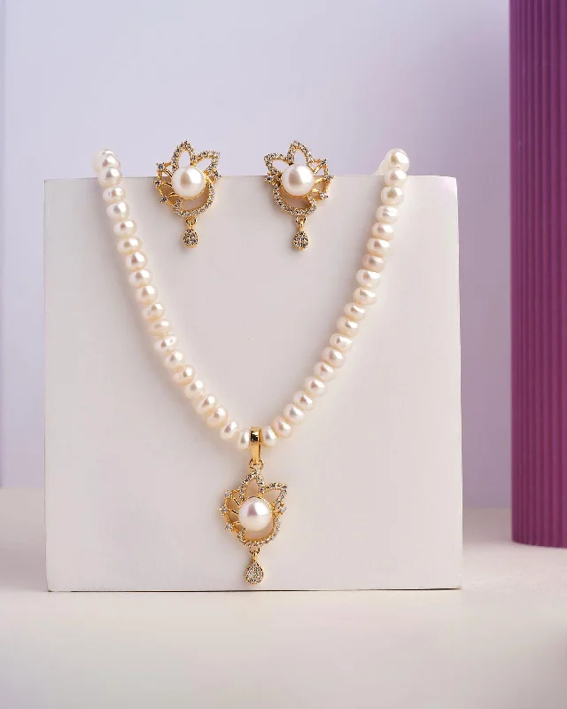 Women luxury necklaces -The Elllinor Pearl Necklace set