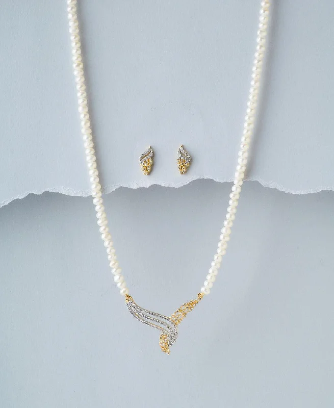 Women initial necklaces -Trendy Pearl Necklace Set