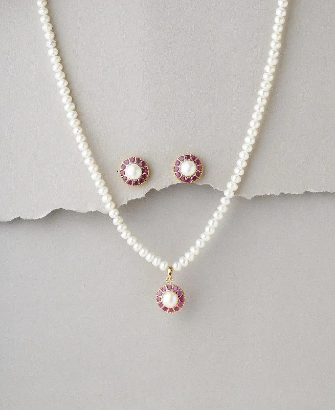 Women classic diamond necklaces -Trendy Pearl Necklace Set