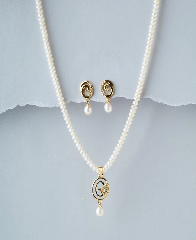 Women stylish pendant necklaces -Trendy Pearl Necklace Set