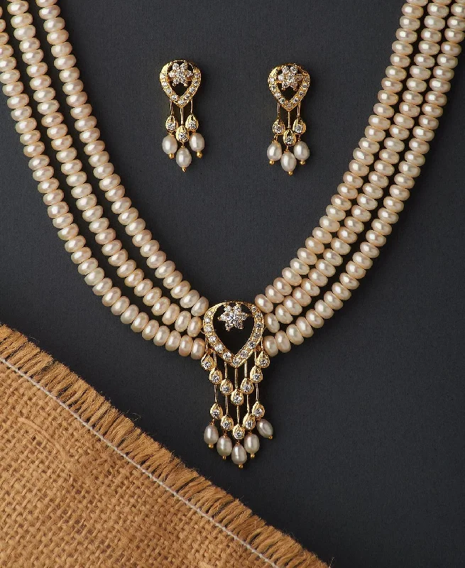 Women short necklaces -Traditional Pearl Necklace Set