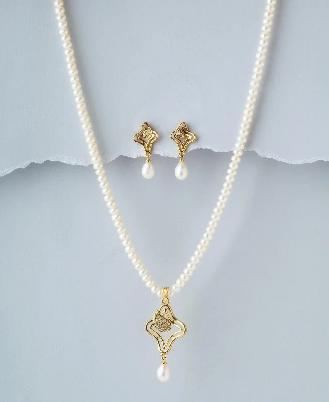 Women crystal-encrusted necklaces -Trendy Pearl Necklace Set