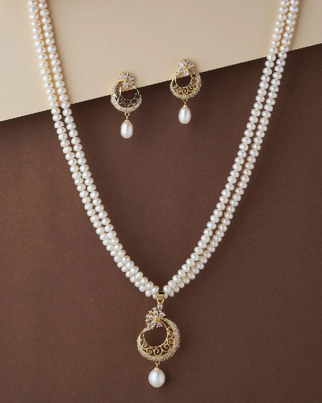 Women layered necklaces -Trendy Pearl Necklace Set