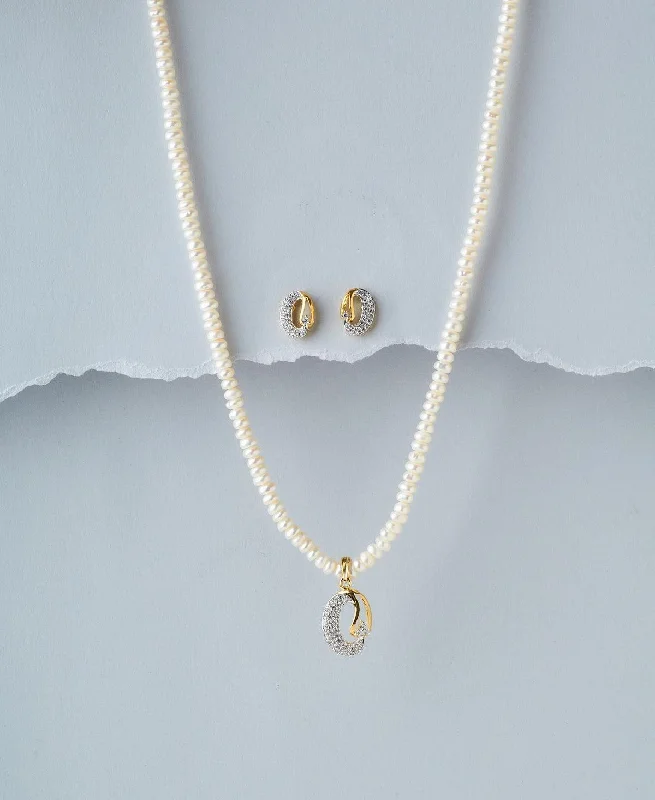 Women minimalist necklaces -Trendy Pearl Necklace Set