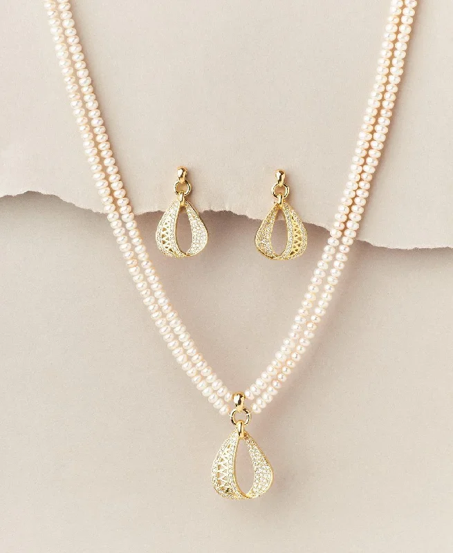 Women retro-inspired necklaces -Trendy Pearl Necklace Set