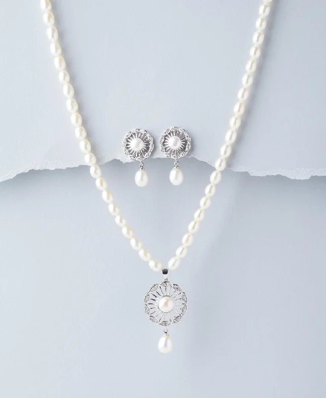 Women chain necklaces -Trendy Real Pearl Necklace Set