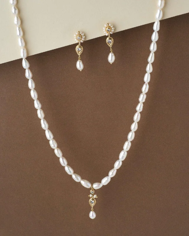 Women floral necklaces -Trendy Pearl Necklace Set