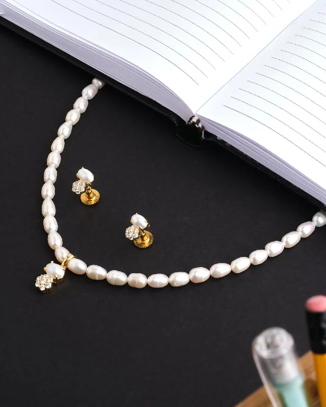 Women chunky necklaces -The Yaretzi  Pearl Necklace Set