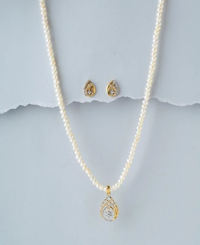 Women chunky necklaces -Traditional Pearl Necklace Set