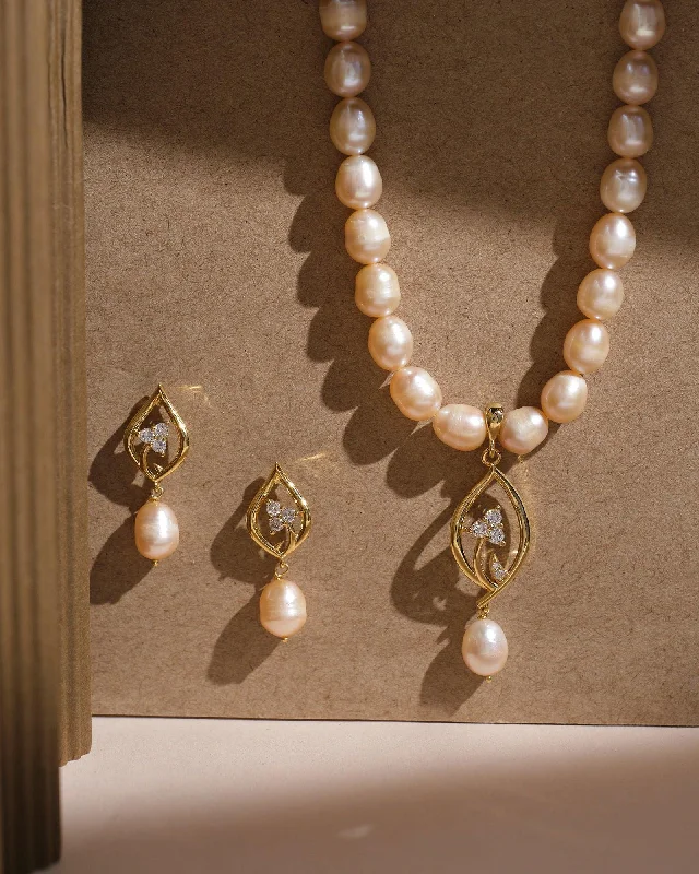 Women delicate necklaces -Trendy Pink Pearl Necklace Set