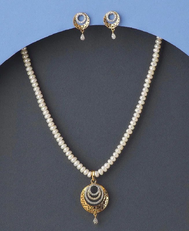 Women short necklaces -Trendy Pearl Necklace Set