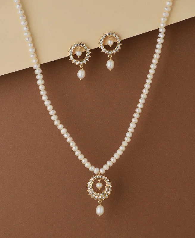 Women handcrafted necklaces -Trendy Pearl Necklace Set