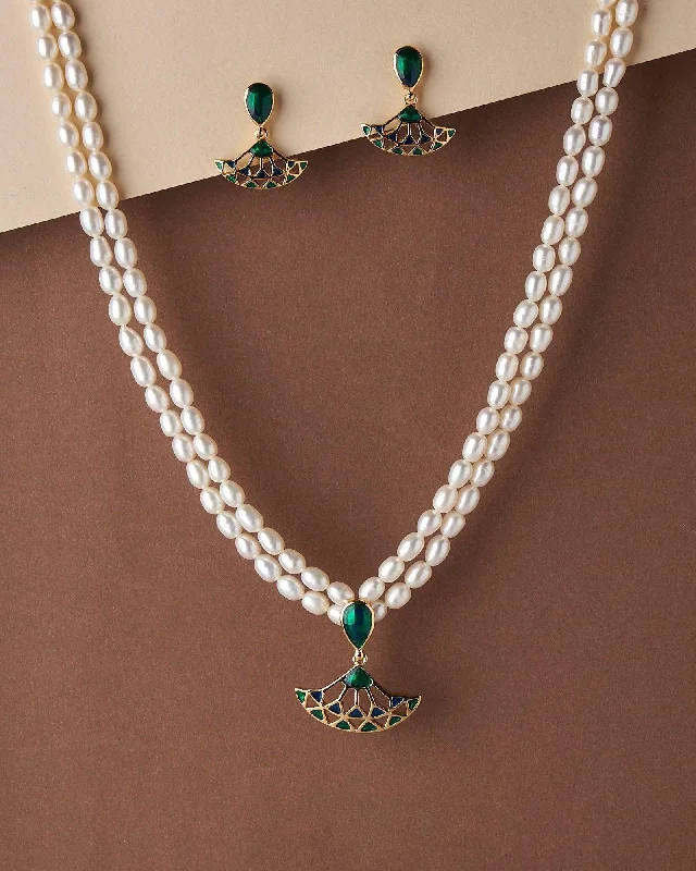 Women statement necklaces -Trendy Pearl Necklace Set