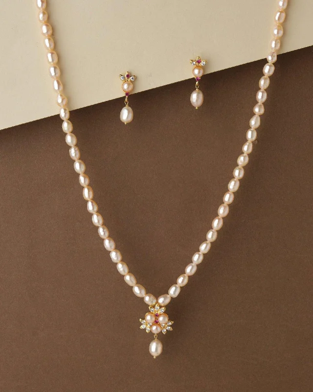 Women choker necklaces -Trendy Pearl Necklace Set