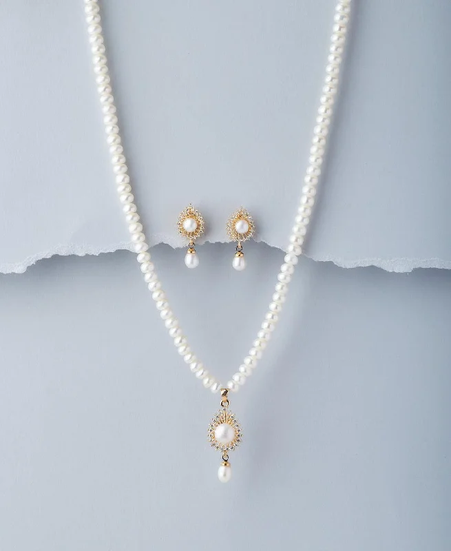 Women luxury necklaces -Traditional Pearl Necklace Set