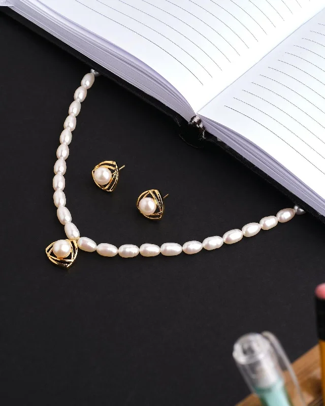 Women stylish pendant necklaces -The Snow Globe Pearl Necklace Set