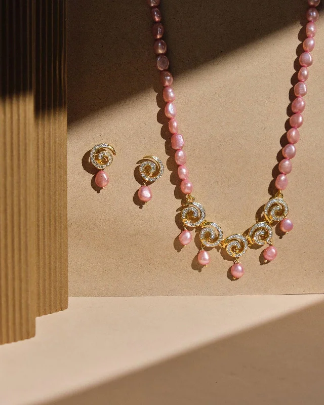 Women layered gold necklaces -The Pink Pizzazz pearl Necklace Set