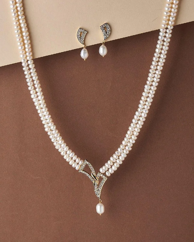 Women delicate necklaces -Trendy Pearl Necklace Set