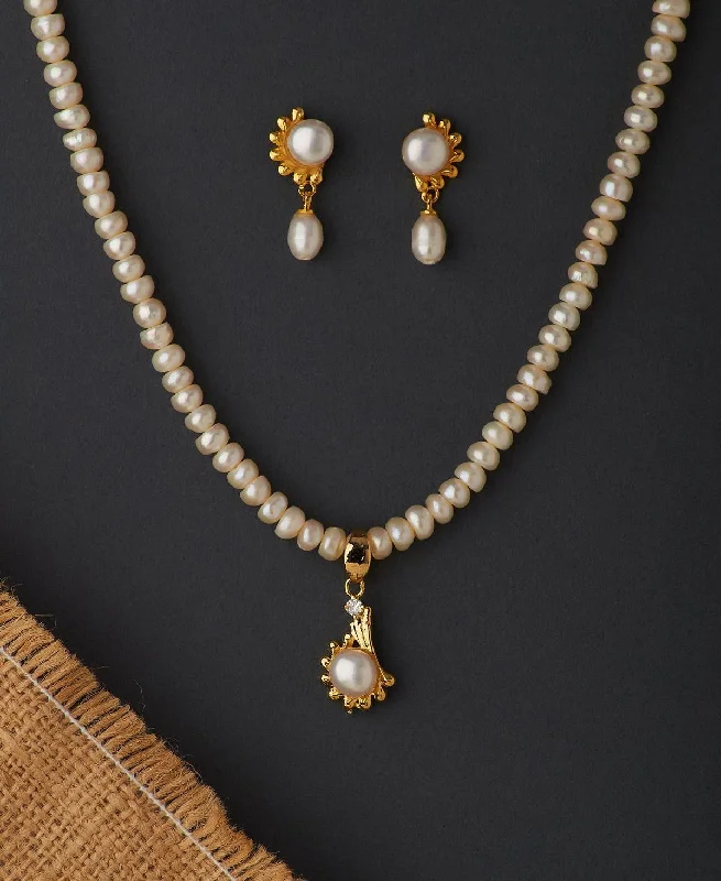 Women retro-inspired necklaces -Trendy Pearl Necklace Set