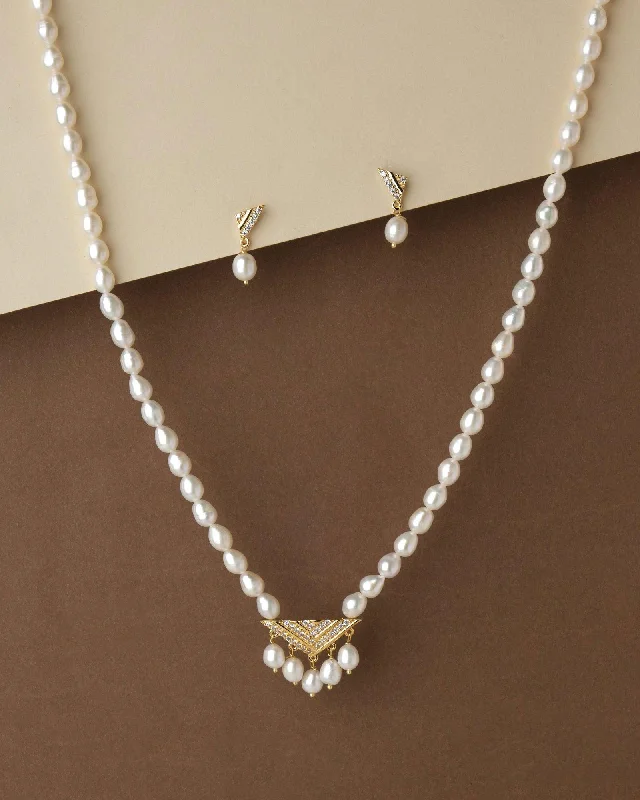 Women vintage-inspired necklaces -Trendy Pearl Necklace Set