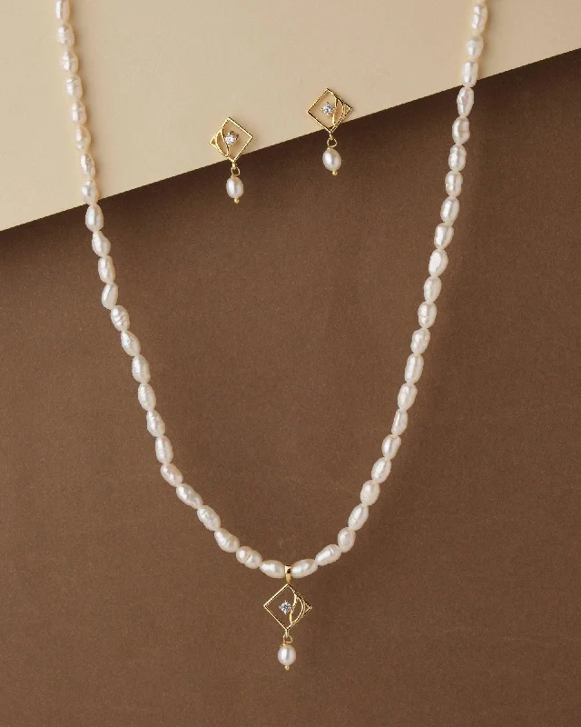 Women everyday necklaces -Regal Pearl Necklace Set