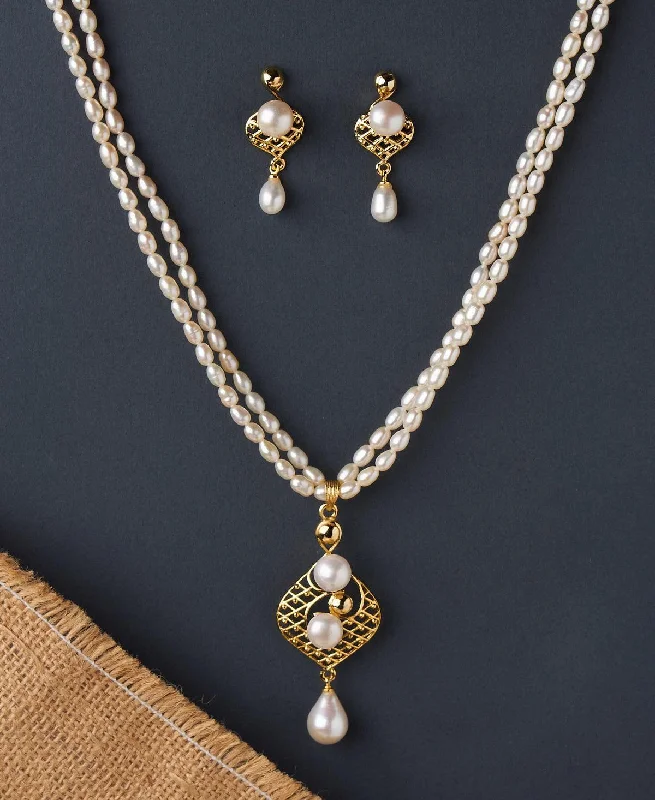 Women layered pendant necklaces -Trendy Pearl Necklace Set