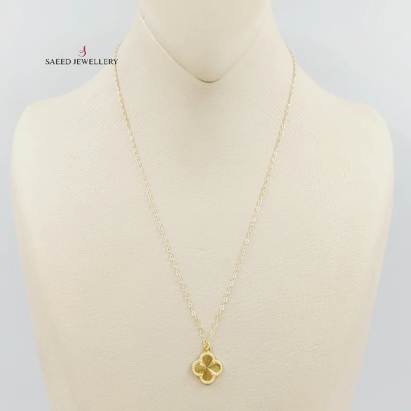 Women engraved pendant necklaces -Clover Necklace